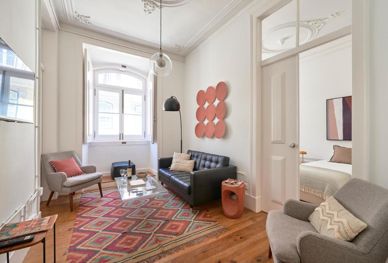 Sunny Pink Street Historical Apt, By Timecooler 리스본 외부 사진